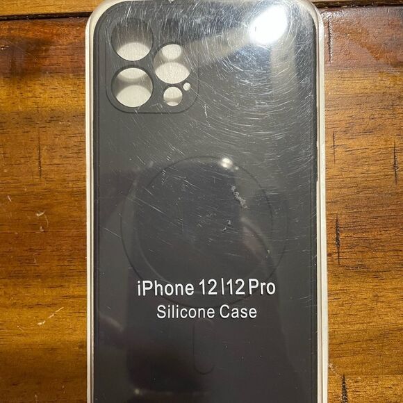 NWT Apple IPhone 12/12 Pro Silicone Black Case with MagSafe - Picture 1 of 2